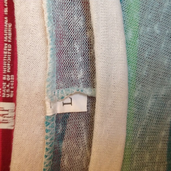 Bundle of five long sleeved shirts. - Picture 7 of 11